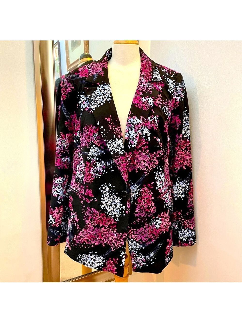 Lane Bryant light weight button front lilac print blazer. Size 22